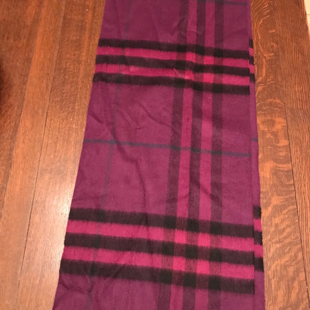 Burberry Cashmere Scarf - Picture 4 of 4